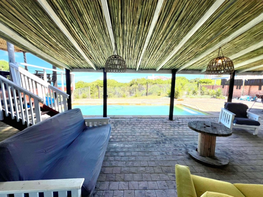 5 Bedroom Property for Sale in Paradise Beach Eastern Cape